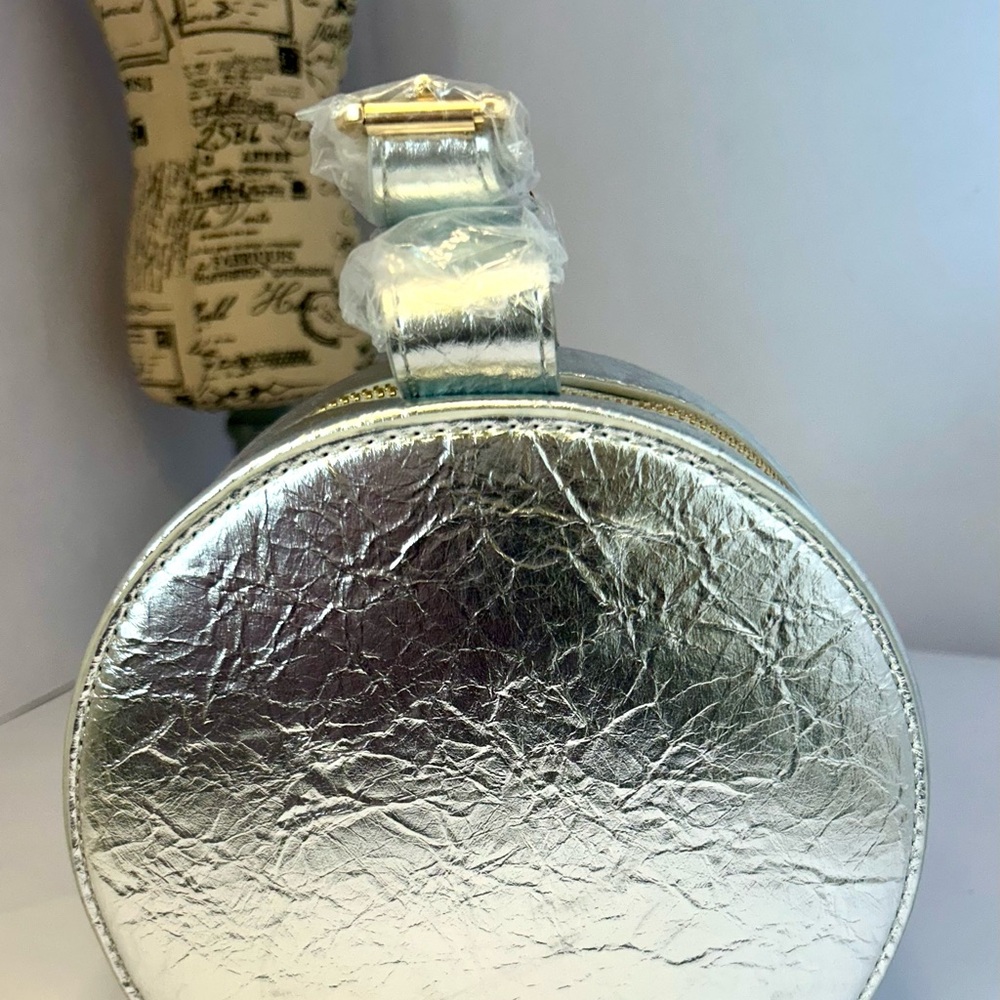 Metallic Silver Round Top‎ Handle Bag Crinkle Texture H-CANDY New - Picture 5 of 5